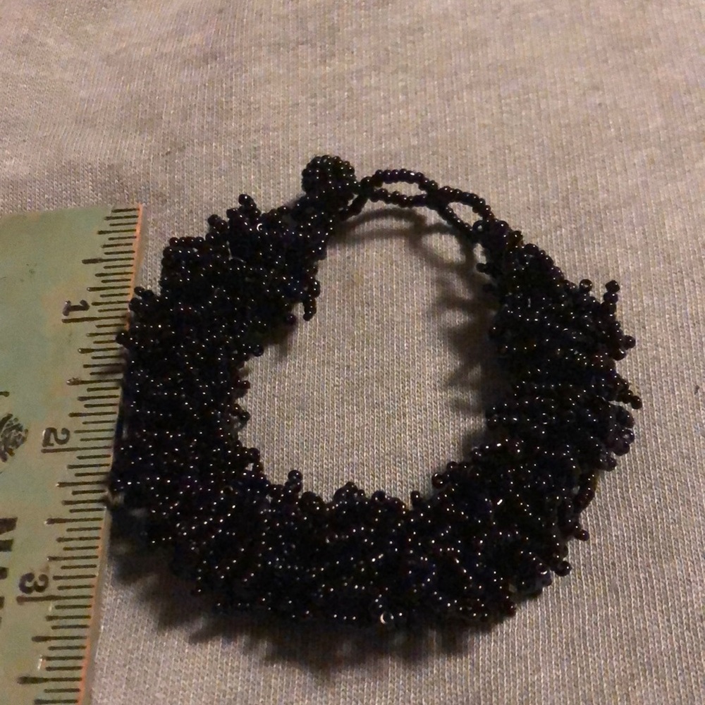 Black beaded bracelet for a fancy night out!